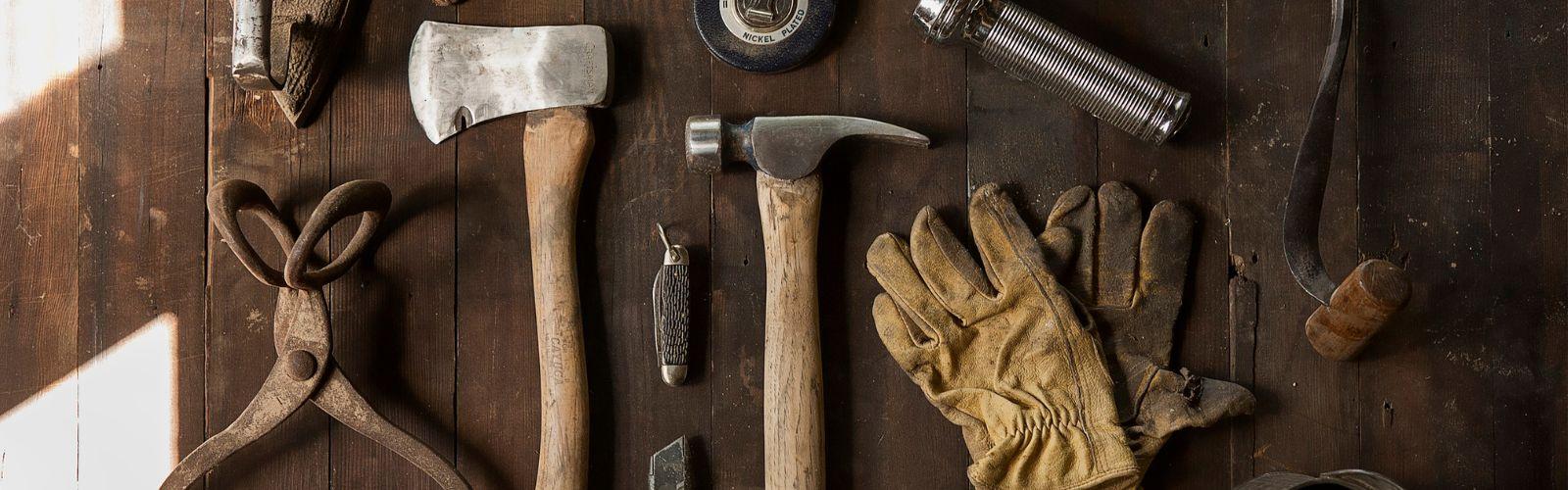 الأدوات والمعدات
